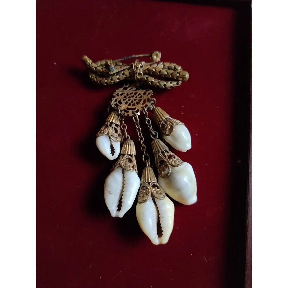 Antique 1940s shell broach